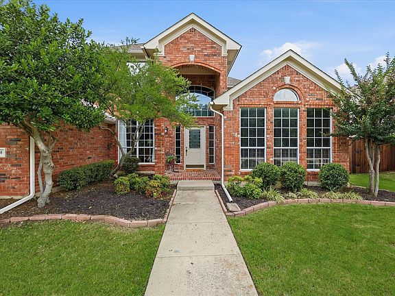 2nd image of 1424 Oakwood Ct