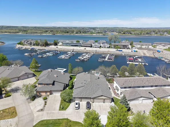 1330 Riverwood Dr, Bismarck, ND 58504