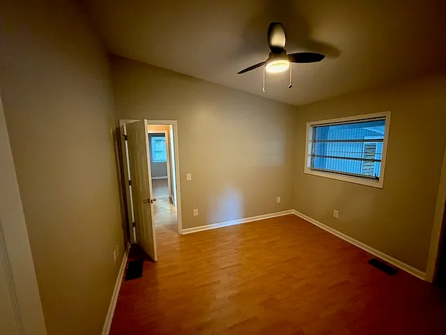 688 Inglewood Dr SE — Photo 20
