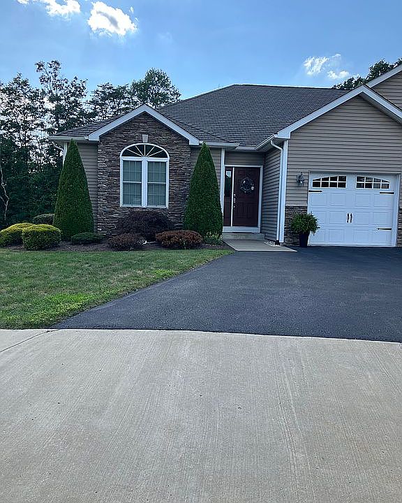 1st image of 23 Somerset Dr