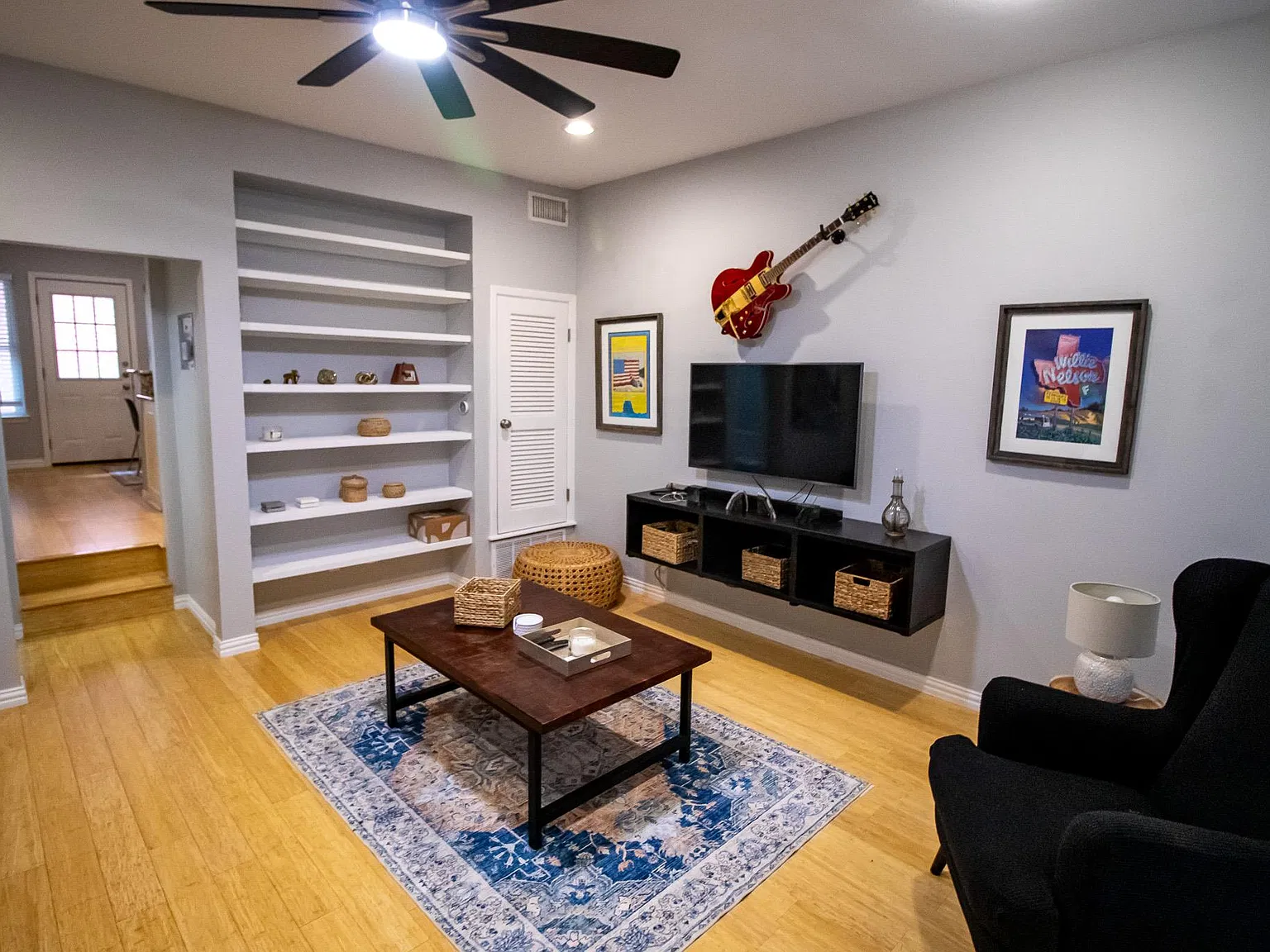 2 bed, 1.5 bath, 1101 sqft, $2,000 — Photo 3