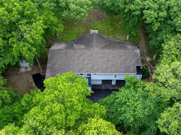 5423 NW Foxhill Rd, Parkville, MO 64152