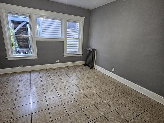 5th image of 834 Monroe Ave