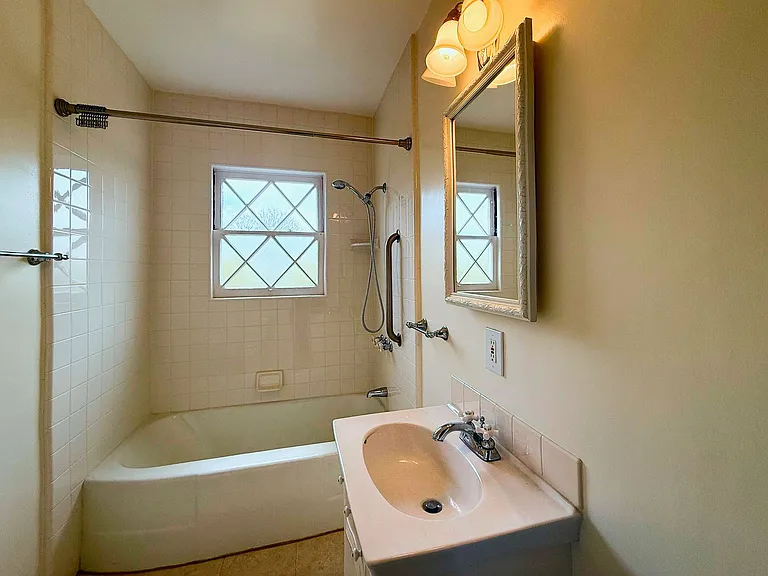 1284 Alexandria Dr — Photo 17
