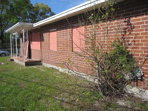 2nd image of 1746 Spires Ave