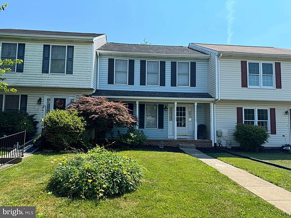 3rd image of 1405 Landis Cir