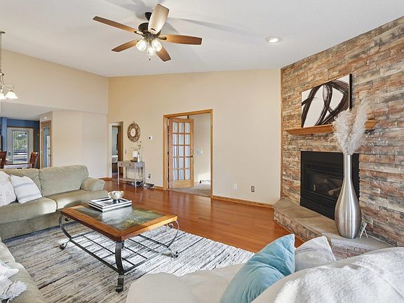 2nd image of 530 E Hiawatha Dr #617