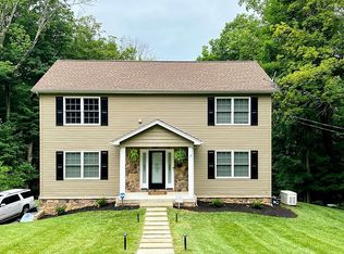 7 Castle Rock Rd, Lake Hopatcong, NJ 07849