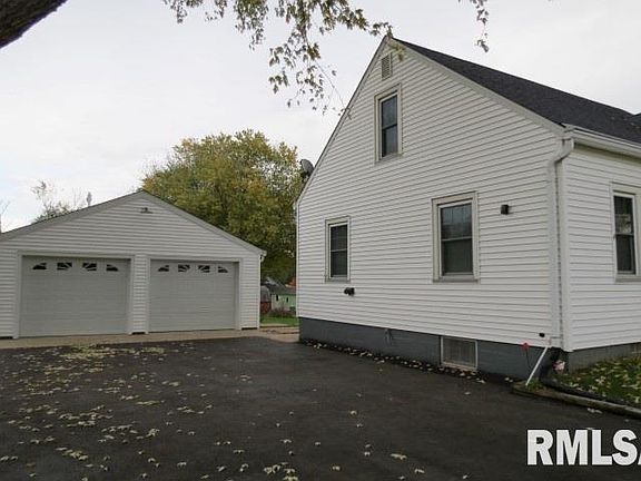 4th image of 206 Adams St