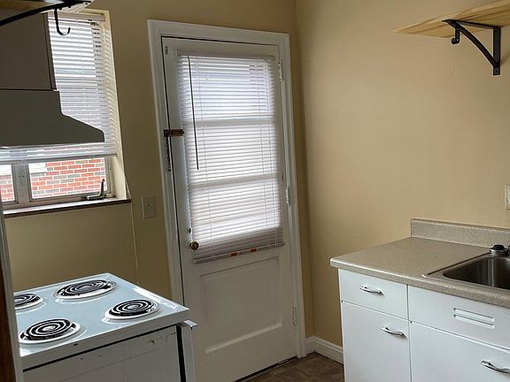 5th image of 3601 Kanawha Ave SE #C