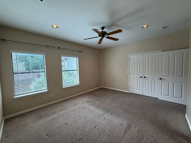1927 Summit Ave — Photo 15
