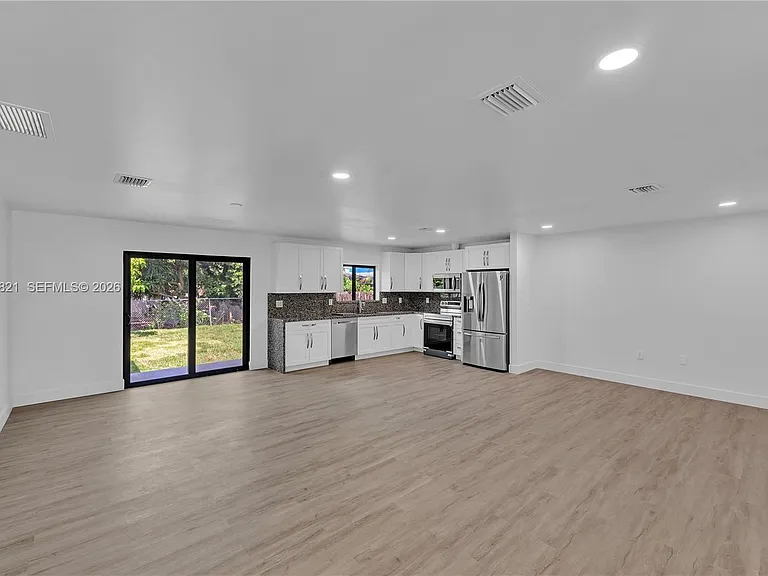 1804 SW 99th Ter #A — Photo 3