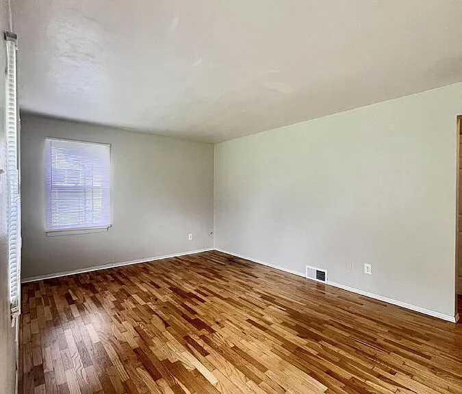 719 N Middle St — Photo 6