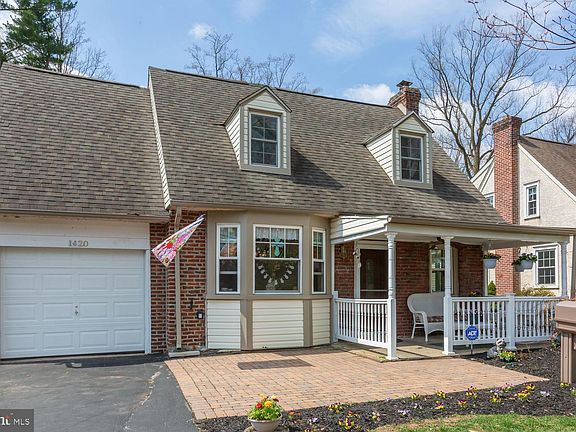 2nd image of 1420 Windsor Park Ln