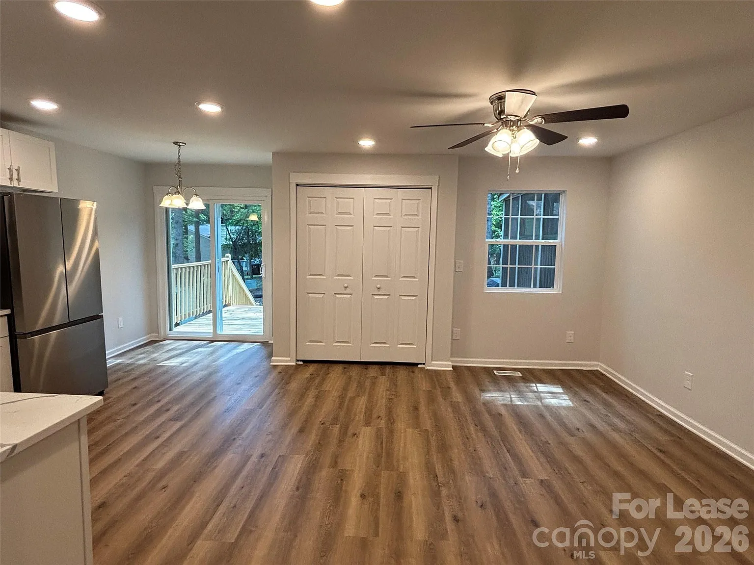 4 bed, 2.0 bath, 1364 sqft, $1,900 — Photo 3