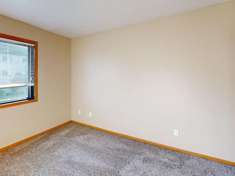 Dakota Park Apartments — Photo 23