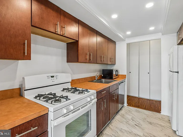 1326 Spruce St #42-1901 — Photo 10