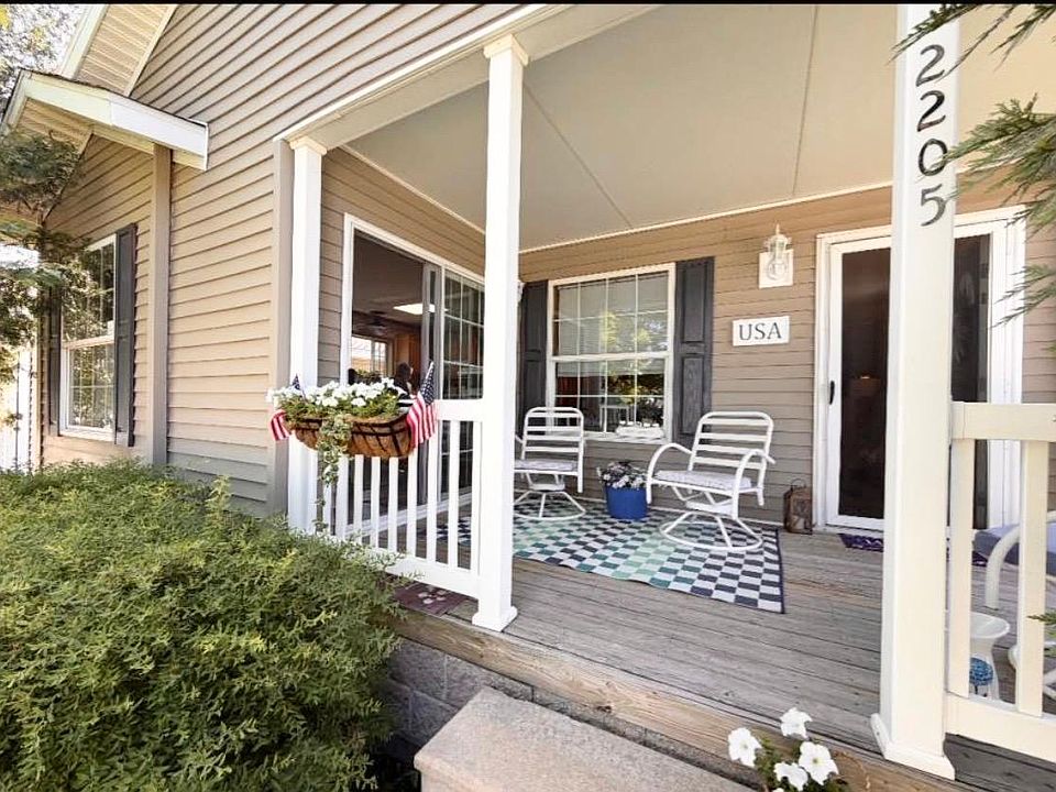 1st image of 2205 Nightingale Ave NW
