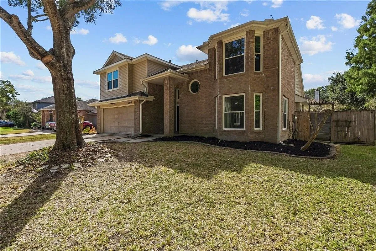 4 bed, 2.5 bath, 2382 sqft, $3,300 — Photo 1