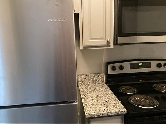 3rd image of 536 Ashlawn Dr #6