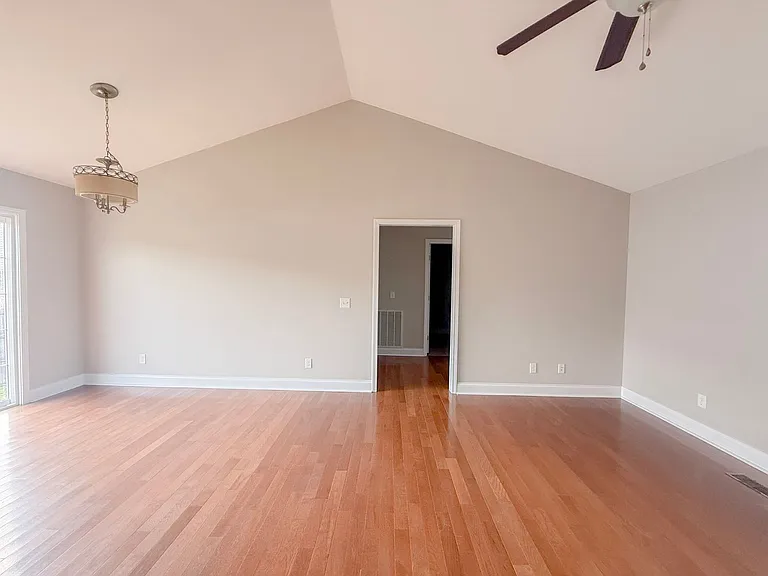 2206 Mulligan Ct — Photo 7