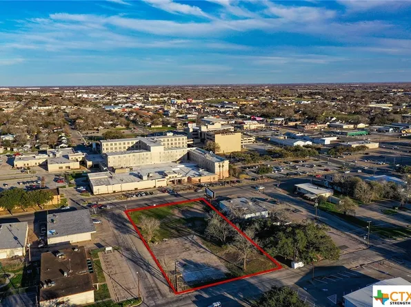 1407 E North St #Navarr0, Victoria, TX 77901