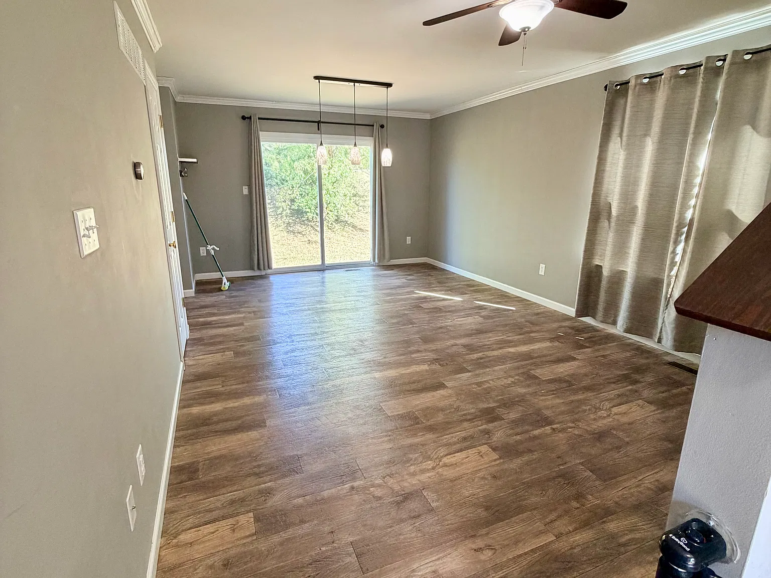 2 bed, 1124 sqft, $1,762 — Photo 3