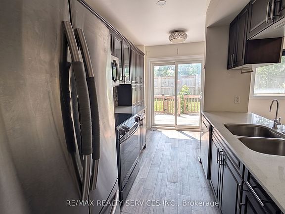 4th image of 11 Beverly Ln