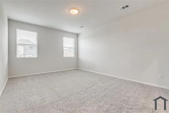 4 bed, 2800 sqft, $2,800 — Photo 3
