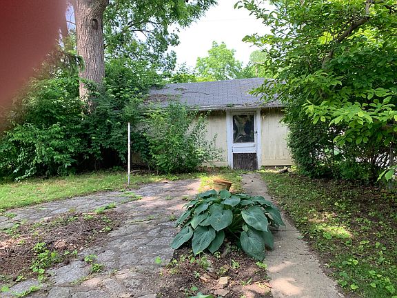 2nd image of 624 Richmond Ave