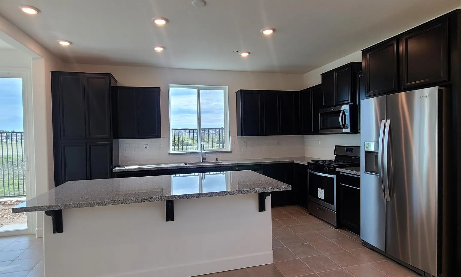 4 bed, 2.5 bath, 2088 sqft, $2,950 — Photo 3