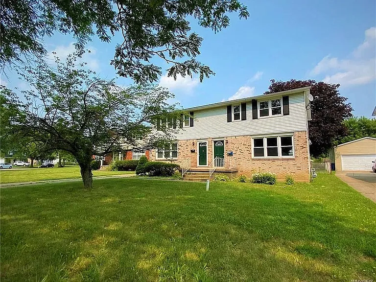 40 W Summerset Ln — Photo 2