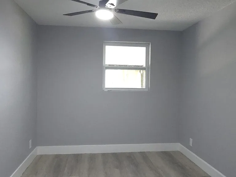 5246 Moncrief Rd W — Photo 12