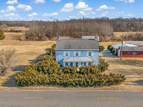 2nd image of 321 Jones Island Rd