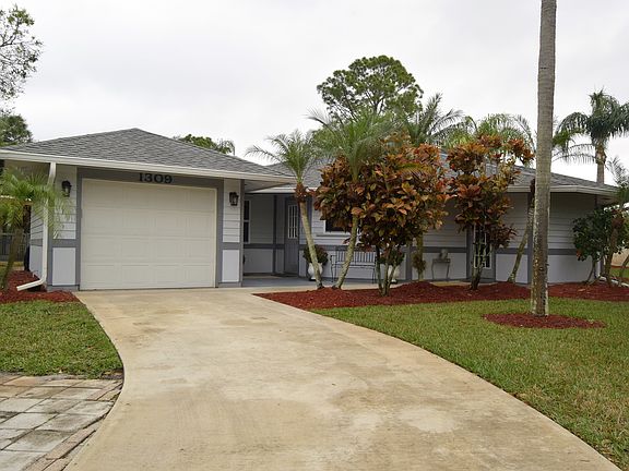 2nd image of 1309 SW Vizcaya Cir