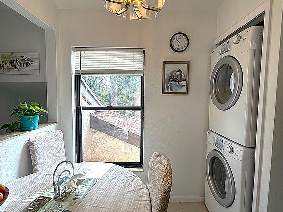 4th image of 2906 S Semoran Blvd APT 1-2