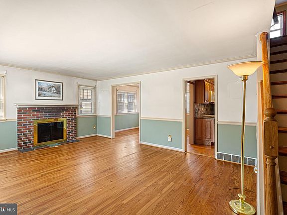 3rd image of 421 Lees Ave