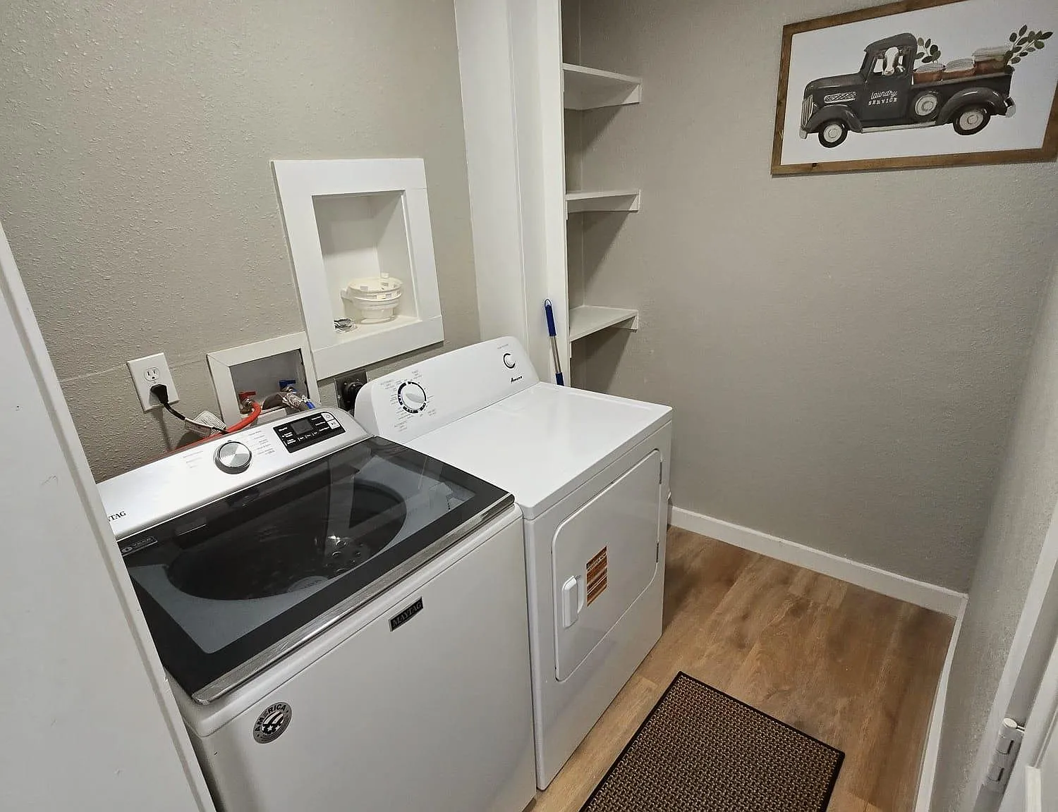 4 bed, 5.0 bath, 1496 sqft, $1,044 — Photo 4