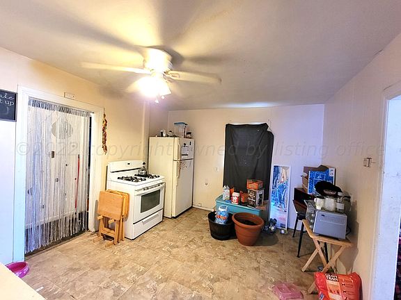 5th image of 910 S Banks St