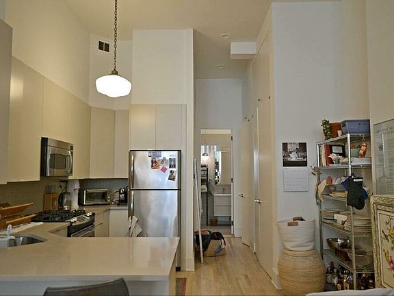 5th image of 41 White St APT 3A