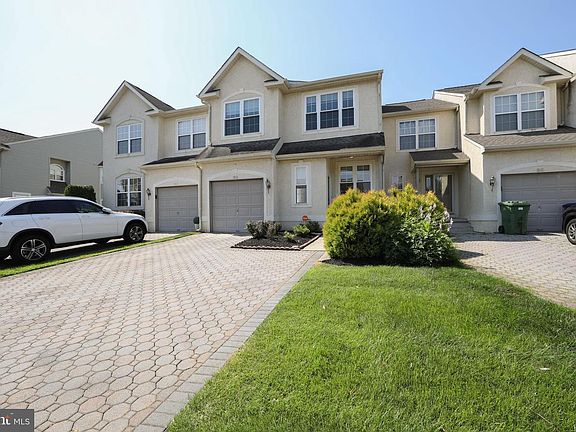3rd image of 33 Heron Pointe Ct