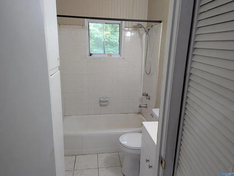 204 Carolyn Ln — Photo 7