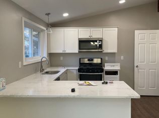 2224 Mayflower Dr, Pekin, IL 61554