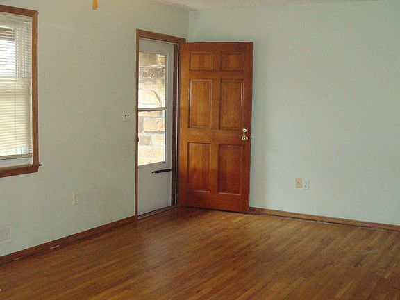 2nd image of 135 Leaf Ln