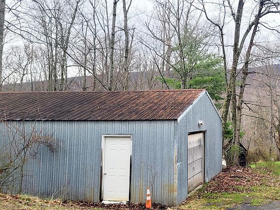3rd image of 199 Reeds Ln
