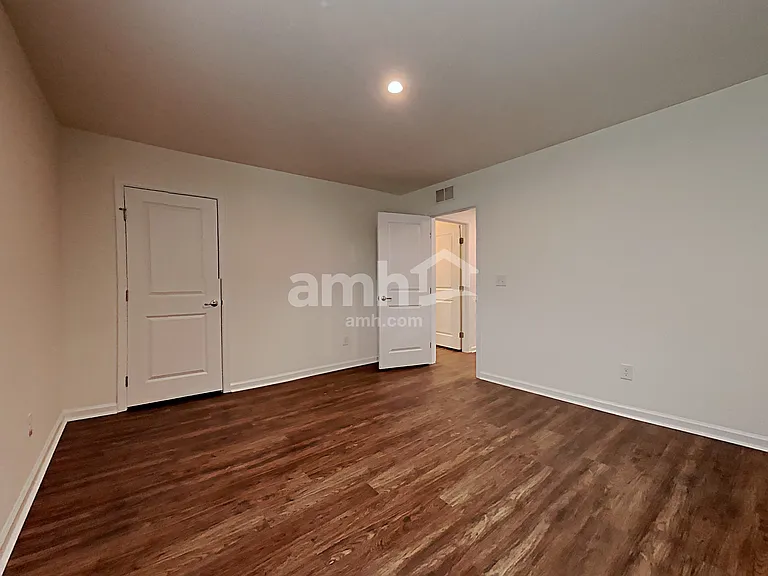 5038 Twin River Dr — Photo 16