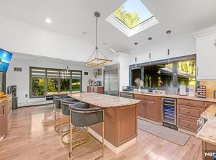 18 Lomas Ln, Montvale, NJ 07645
