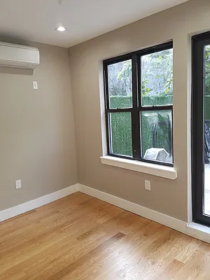 Rented by Space Link Realty | media 2