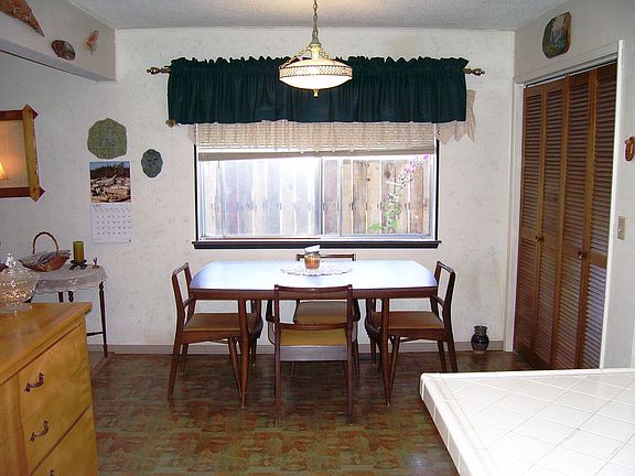 5th image of 816 E Elm St