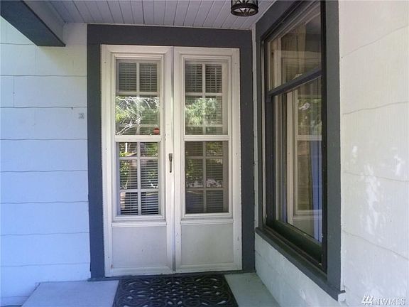 2nd image of 410 Henry St NE